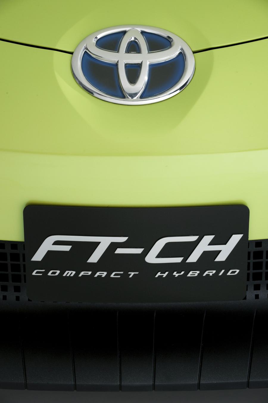 Логотип Toyota FT-CH Concept 2010 года  (фото 21 из 38)
